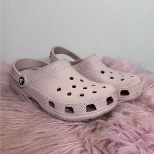 CROCS Classic Clog in Pale Pink